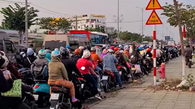 Kẹt cầu Rạch Miễu Tết 2025