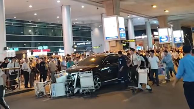 Xe điện tự lăn ở sân bay Tân Sơn Nhất