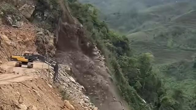 Đất đá vẫn sạt lở tại công trường thủy điện ở Lai Châu