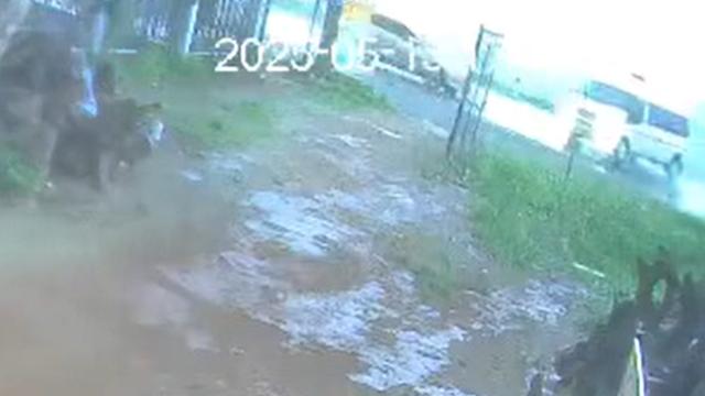 Đắk Nông - Cận cảnh xe cứu thương tông xe ô tô con