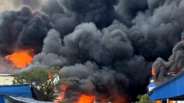 Cháy công ty giày da tại Hải Phòng