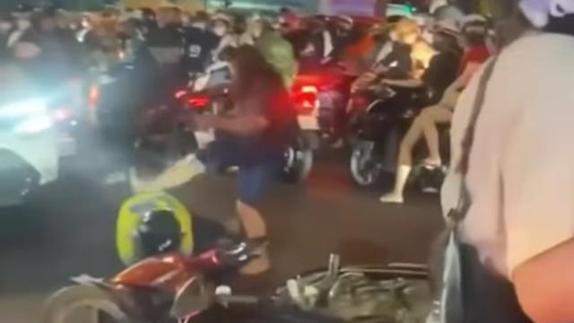 TP.HCM - Hai vợ chồng đánh tài xế xe công nghệ