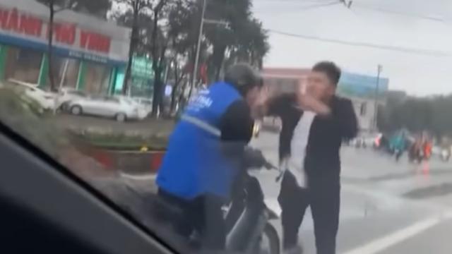 Vinh - Nam sinh bị hành hung