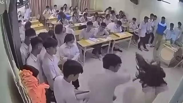 Hà Nội - Nam sinh đánh cô giáo